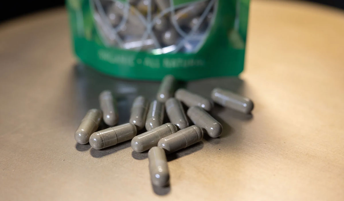 Kratom Capsules And Package