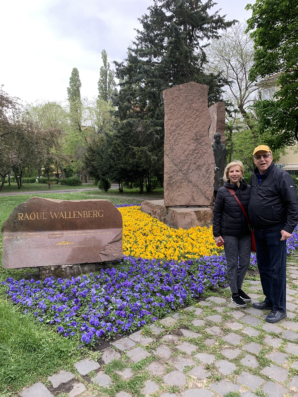 David, ’66, JD’69, and Pamela Haron, ’69, visited sculptor Imre Varga’s memorial statue of Raoul Wallenberg, ’35, in Budapest, Hungary, last year.