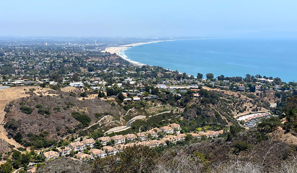 Hiking the Los Angeles Coast - Alumni Association of the University of  Michigan