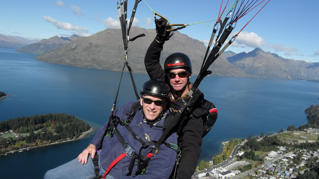 Phil Paragliding In New Zealand 2011
