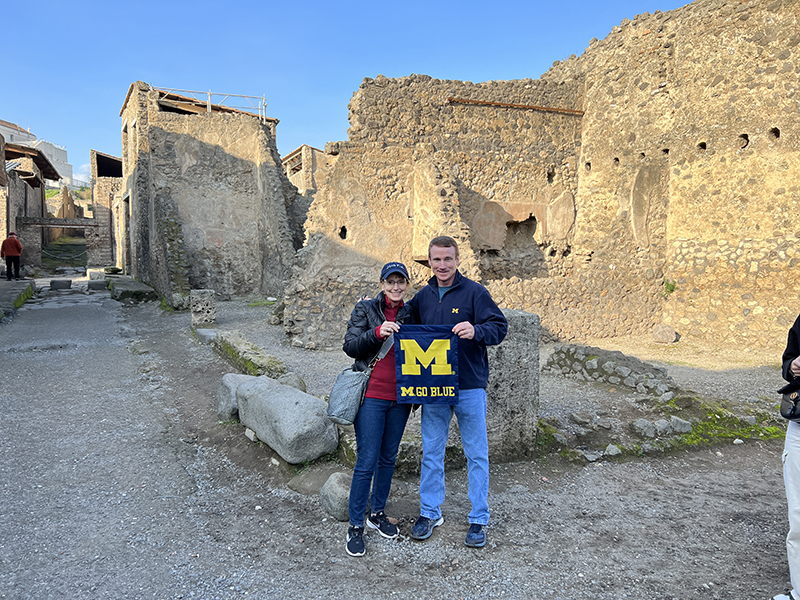 Maize and Blue siblings Jeff Stanley, ’89, and Sarah Stanley Russo, ’91, took in the sights of Pompeii, Italy, during a recent trip.