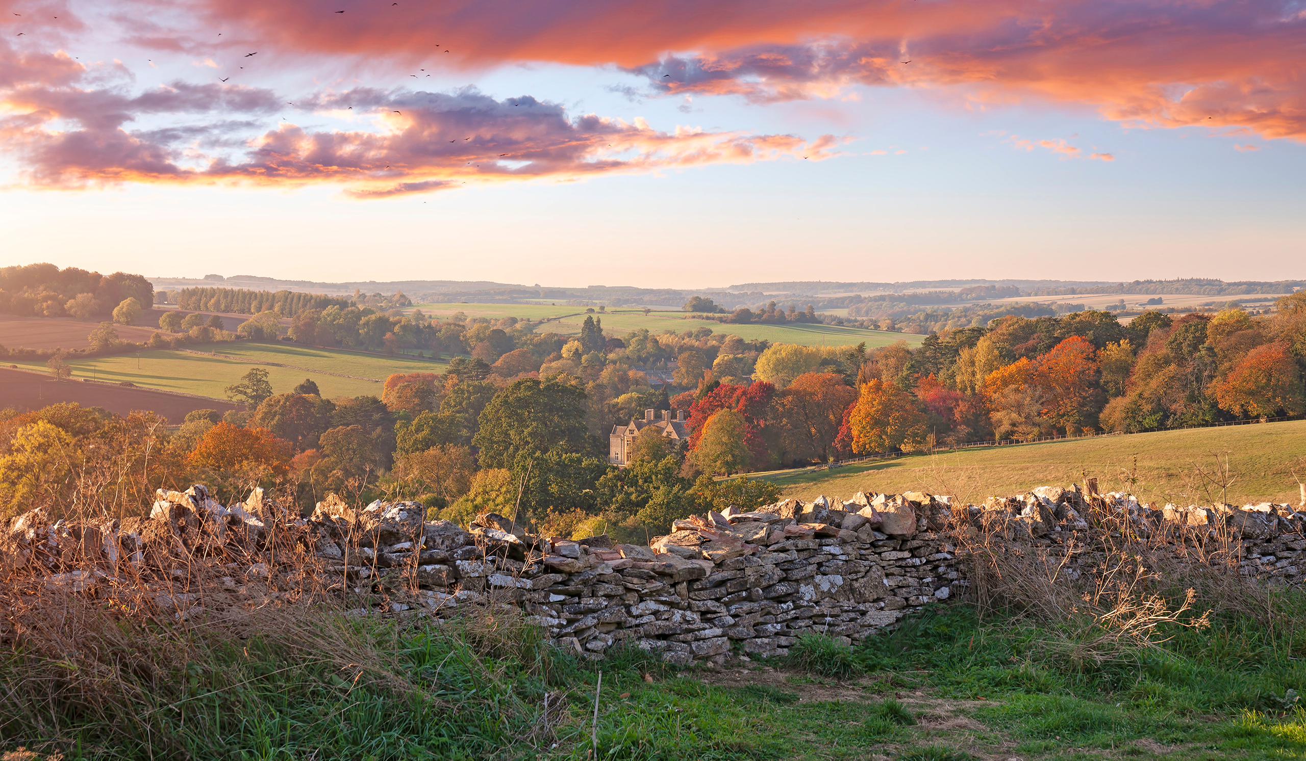 Village Life Cotswolds 2560x1493